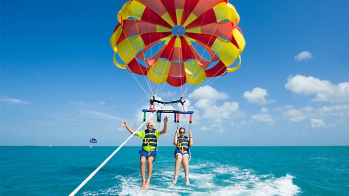 Parasailing ze Šarm aš-Šajchu